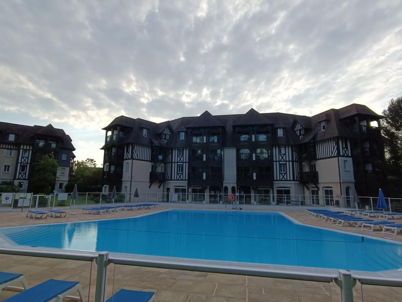 Appart 2 Chambres Piscine Chez Rox - Residence Du Golf โดวีลล์ ภายนอก รูปภาพ