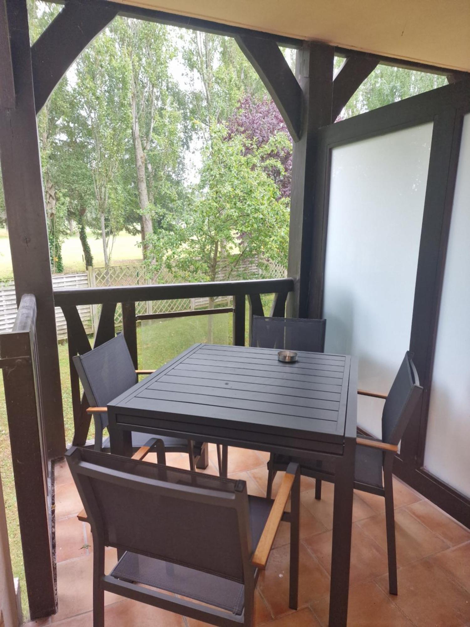 Appart 2 Chambres Piscine Chez Rox - Residence Du Golf โดวีลล์ ภายนอก รูปภาพ